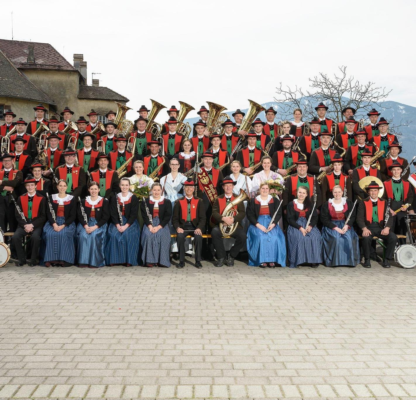 Foto für Konzert der Musikkapelle Schenna auf dem Raiffeisenplatz Schenna
